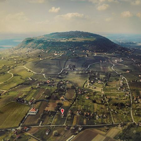 Vila Jera Pince Es Vendeghaz Somlovasarhely Exteriér fotografie