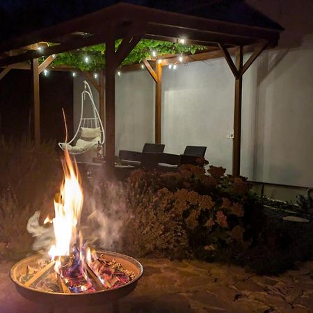 Vila Jera Pince Es Vendeghaz Somlovasarhely Exteriér fotografie